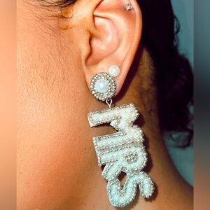 New! “MRS” Earrings 💎